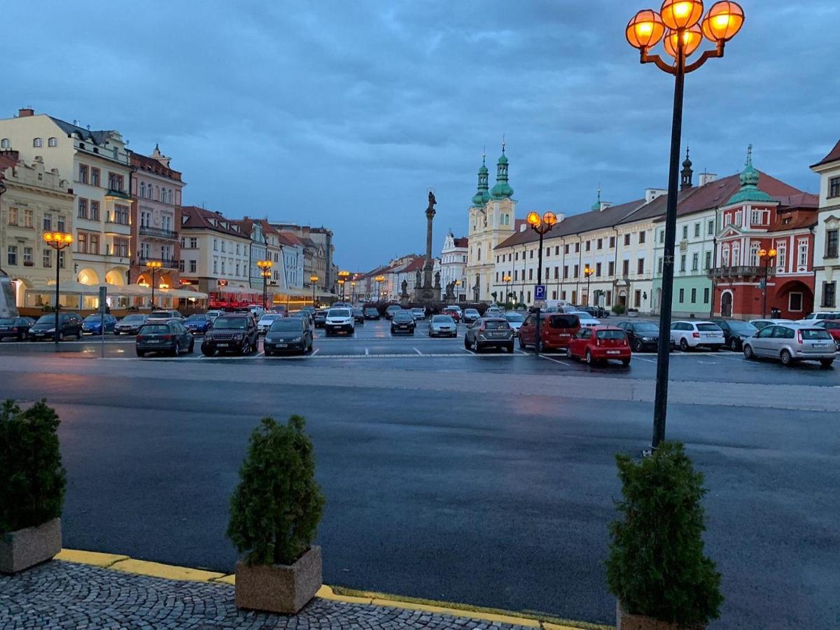 Apartman V Centru Na Velkem Namesti Hradec Králové 외부 사진