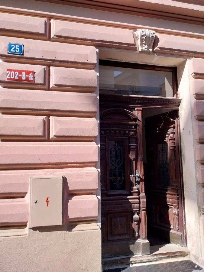 Apartman V Centru Na Velkem Namesti Hradec Králové 외부 사진